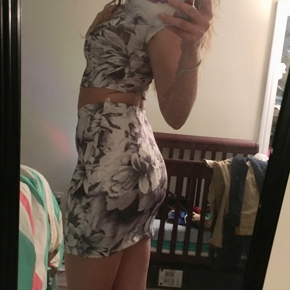 Lucca Couture 2 piece Floral Skirt and Top XS, S - Picture 2 of 2